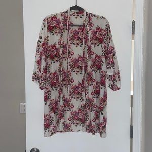 Light weight floral robe/kimono